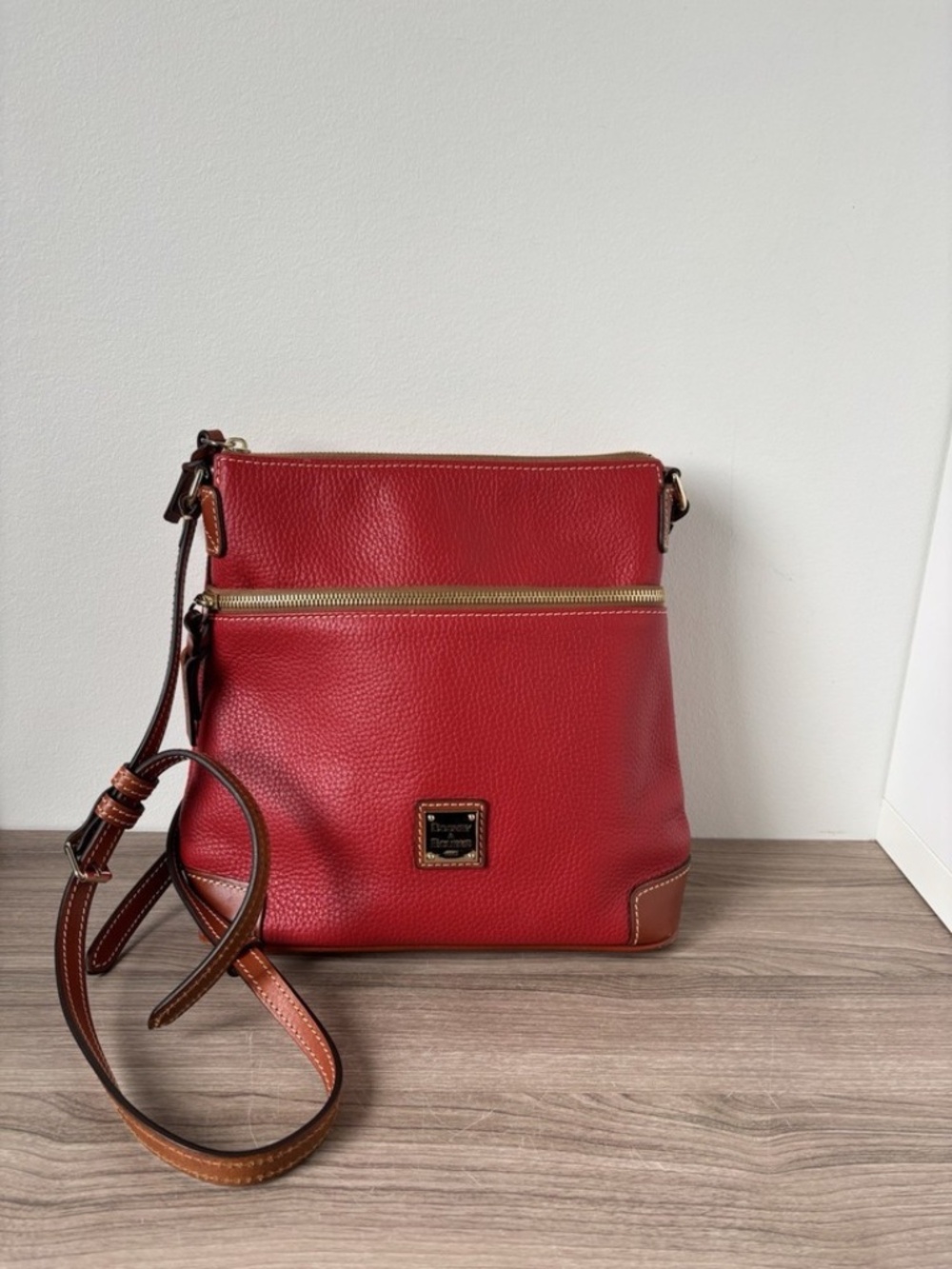 Dooney&Bourke Pebbled Leather Medium Red / Brown Authentic ❤️